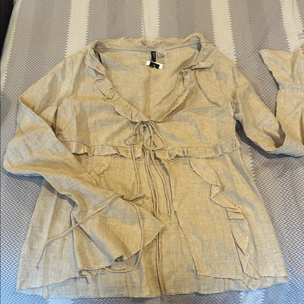 Divided linen and viscose top